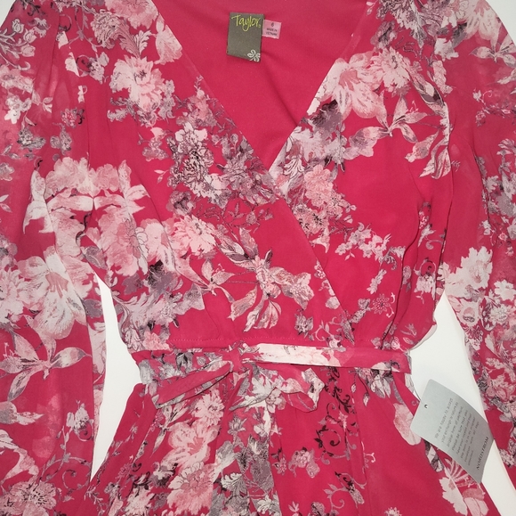 NWT Taylor Floral Bubble sleeve Dress - Picture 3 of 4